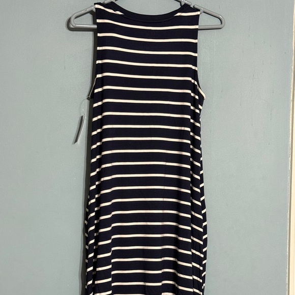 SELLING TIME &TRU DRESS 👗 SIZE M NWT SLEEVELESS COLOR NAVY BLUE AND WHITE - Picture 2 of 10